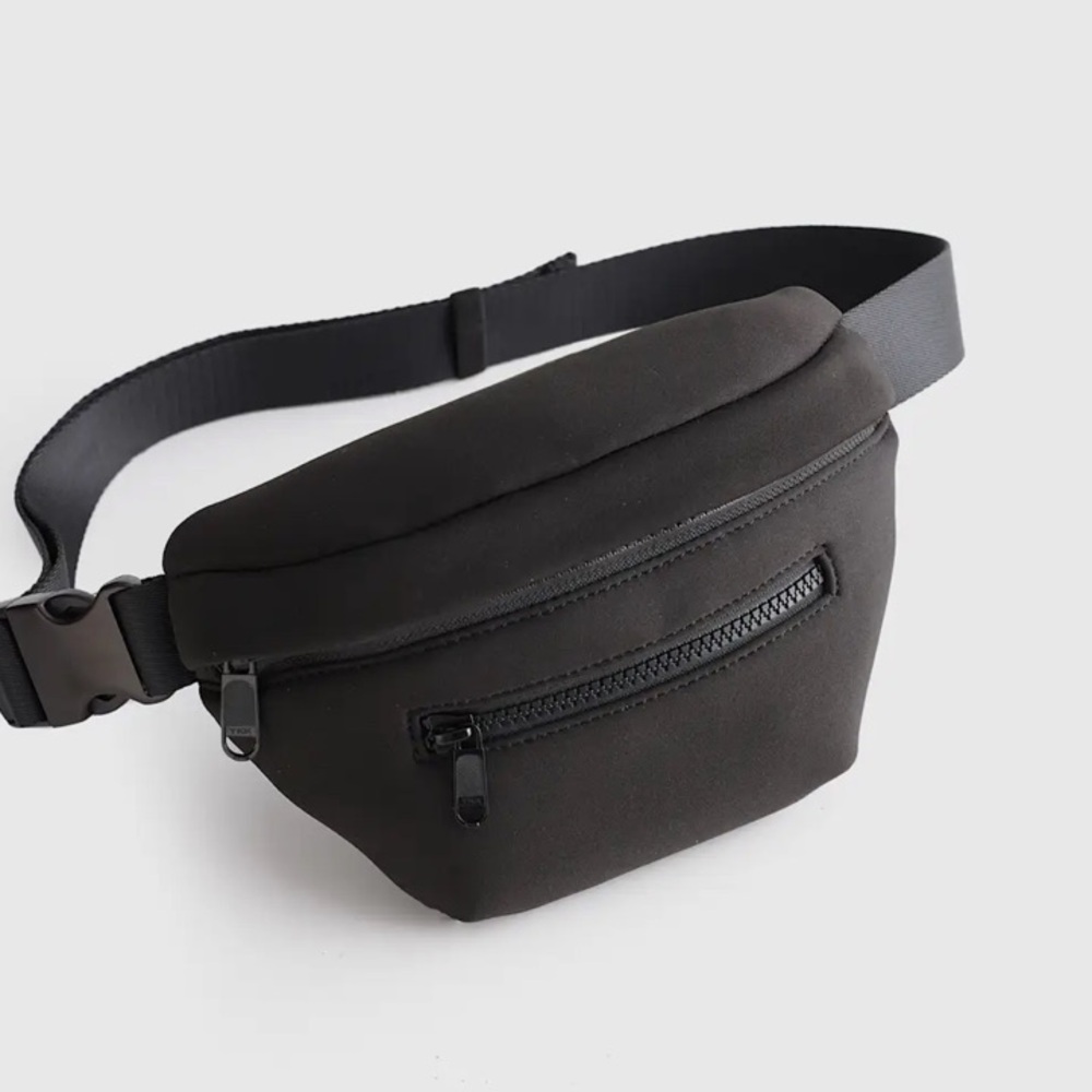 Quince All Day Neoprene Belt Bag, Black
